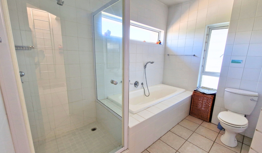 7 Bedroom Property for Sale in Wavecrest Eastern Cape